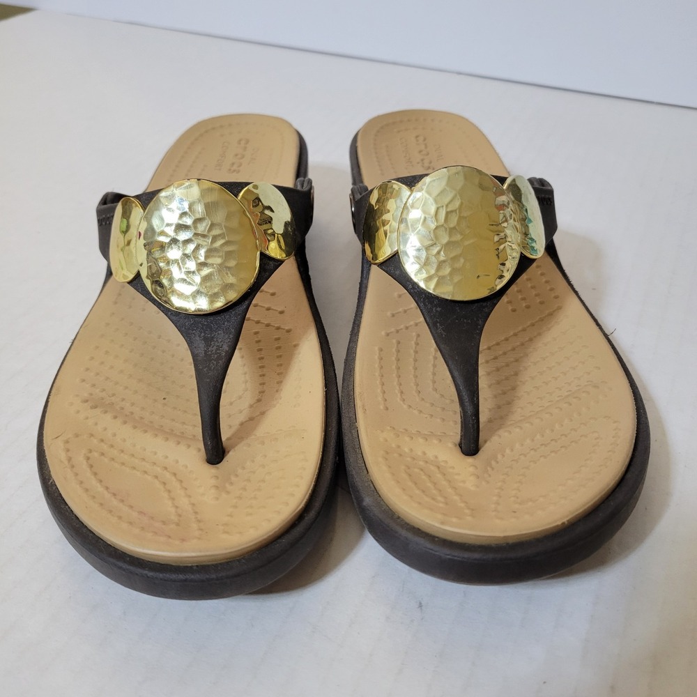 Crocs Sanrah Hammered Circle Wedge Sandals Brown Gold Women Size 6